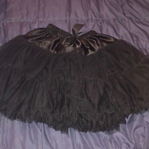 Black poofy skirt with bow